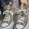 sneakers dorada